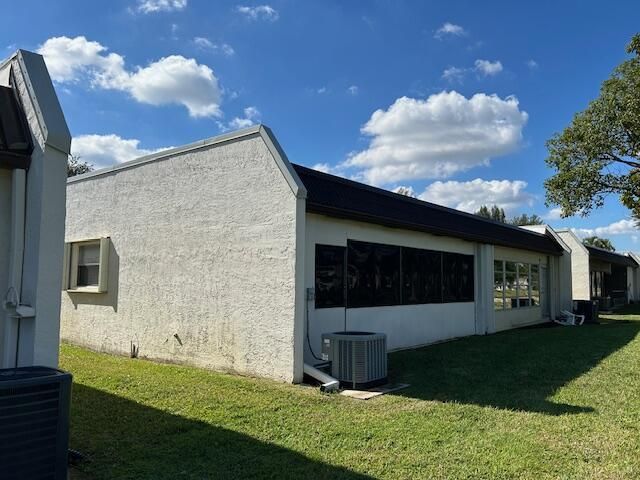 109 Lake Susan Drive, West Palm Beach, FL 33411