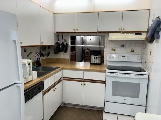 109 Lake Susan Drive, West Palm Beach, FL 33411