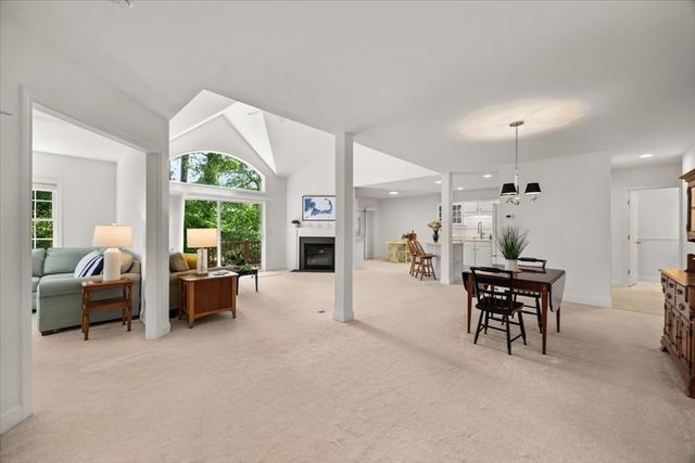 9 Blue Meadow Ct 9, Bourne, MA 02532