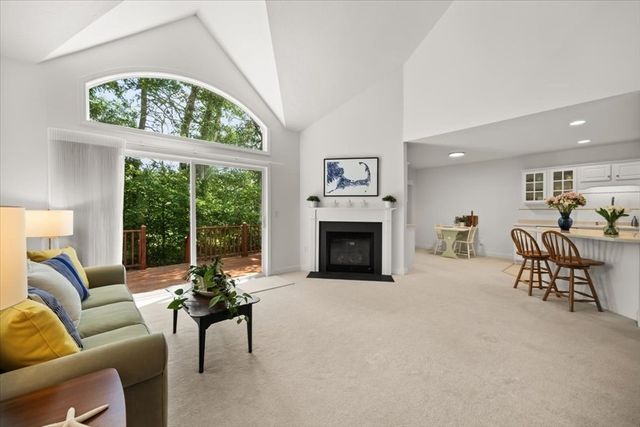 9 Blue Meadow Ct 9, Bourne, MA 02532
