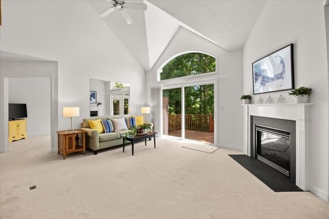 9 Blue Meadow Ct 9, Bourne, MA 02532