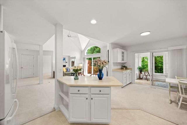 9 Blue Meadow Ct 9, Bourne, MA 02532