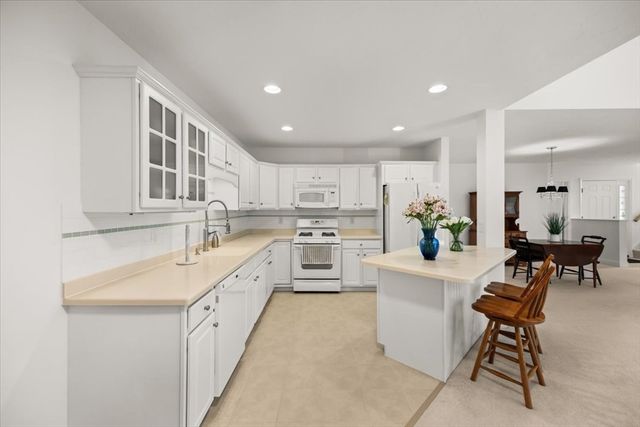 9 Blue Meadow Ct 9, Bourne, MA 02532