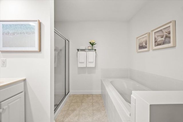 9 Blue Meadow Ct 9, Bourne, MA 02532