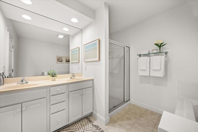 9 Blue Meadow Ct 9, Bourne, MA 02532
