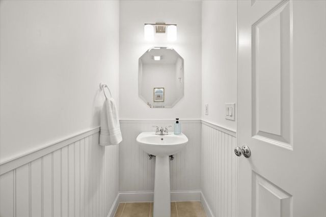 9 Blue Meadow Ct 9, Bourne, MA 02532
