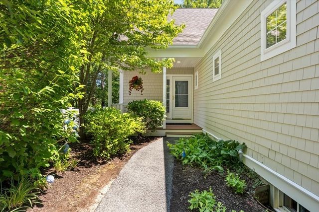 9 Blue Meadow Ct 9, Bourne, MA 02532