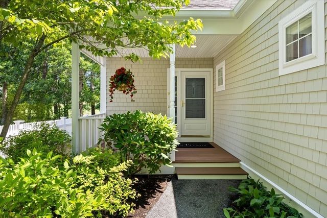 9 Blue Meadow Ct 9, Bourne, MA 02532