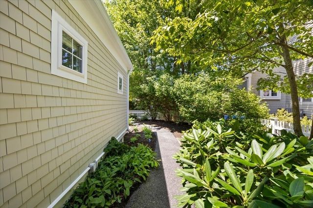 9 Blue Meadow Ct 9, Bourne, MA 02532