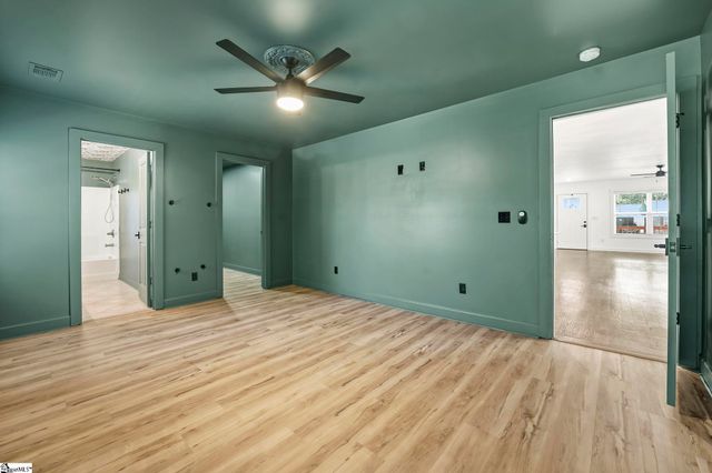 211 Pennwood Lane, Greenville, SC 29609