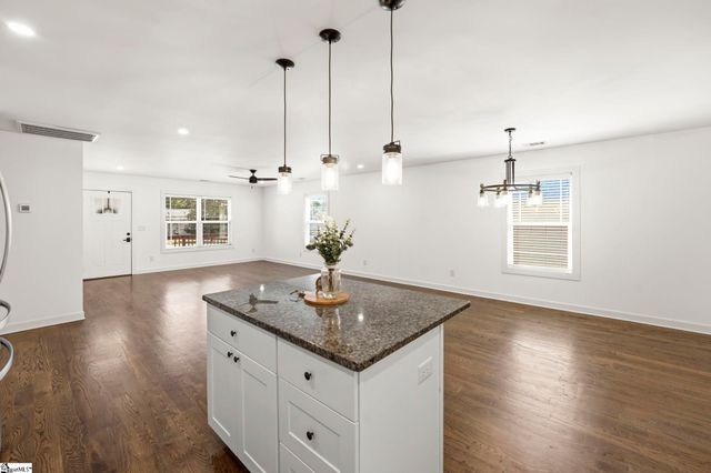 211 Pennwood Lane, Greenville, SC 29609