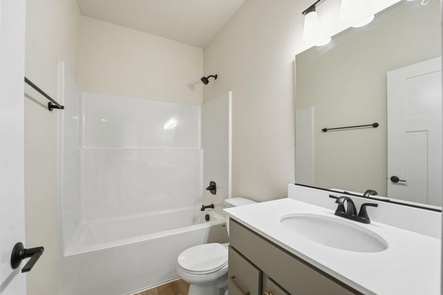 724 Plainside Avenue, Norwalk, IA 50211