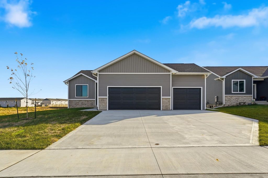 724 Plainside Avenue, Norwalk, IA 50211