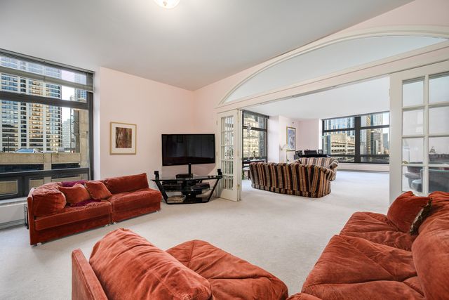 680 N Lake Shore Drive 821, Chicago, IL 60611