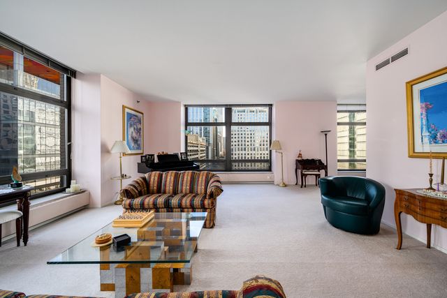680 N Lake Shore Drive 821, Chicago, IL 60611