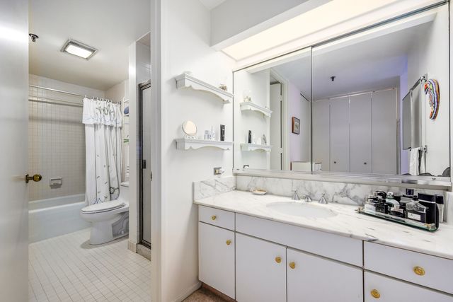 680 N Lake Shore Drive 821, Chicago, IL 60611