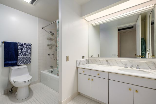 680 N Lake Shore Drive 821, Chicago, IL 60611