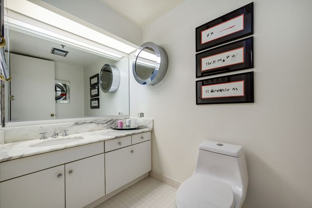 680 N Lake Shore Drive 821, Chicago, IL 60611