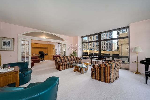 680 N Lake Shore Drive 821, Chicago, IL 60611