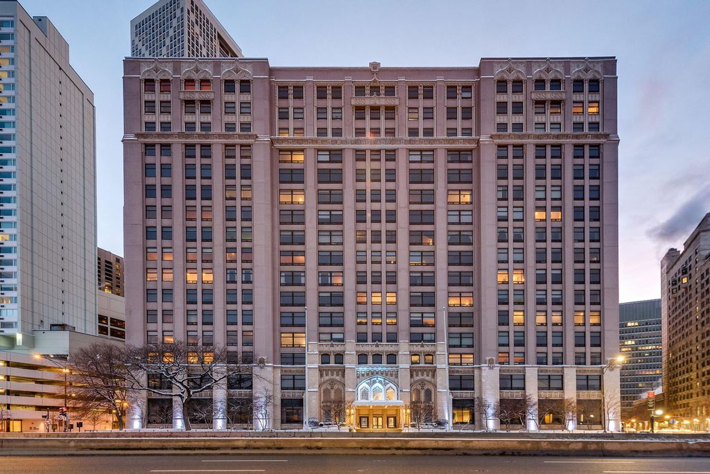 680 N Lake Shore Drive 821, Chicago, IL 60611