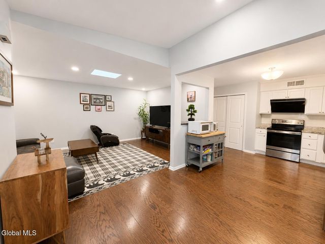 8B Lacosta Drive, Clifton Park, NY 12065