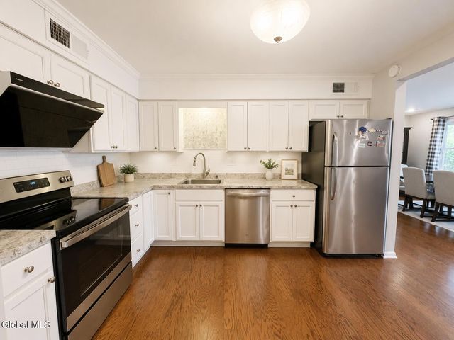 8B Lacosta Drive, Clifton Park, NY 12065