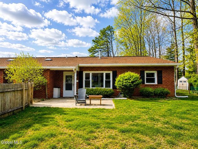 8B Lacosta Drive, Clifton Park, NY 12065