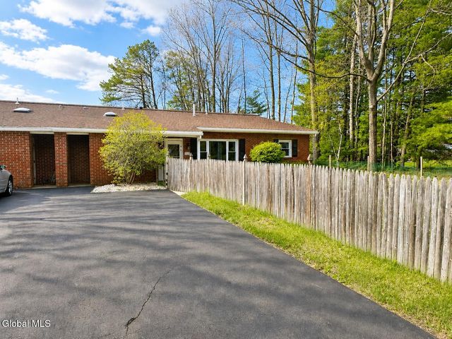 8B Lacosta Drive, Clifton Park, NY 12065