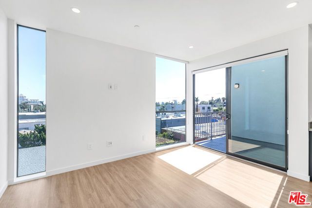 747 Lillian Way 7, Los Angeles, CA 90038