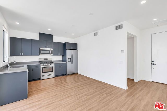 747 Lillian Way 7, Los Angeles, CA 90038