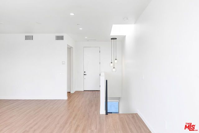 747 Lillian Way 7, Los Angeles, CA 90038