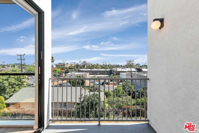747 Lillian Way 7, Los Angeles, CA 90038