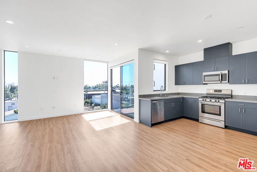 747 Lillian Way 7, Los Angeles, CA 90038