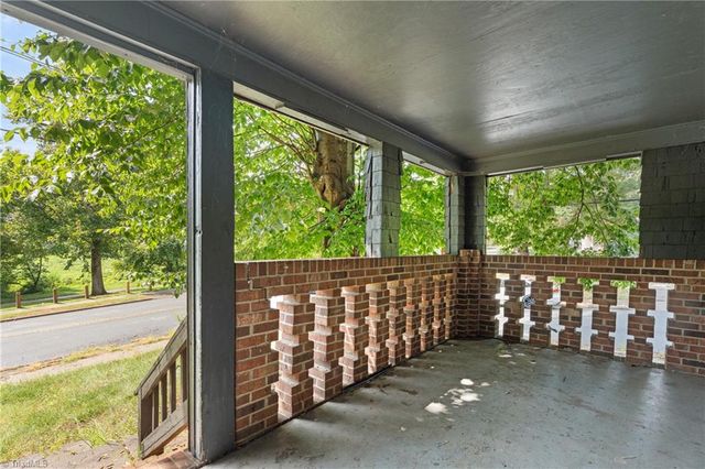 2001 Bowen Boulevard, Winston-salem, NC 27105
