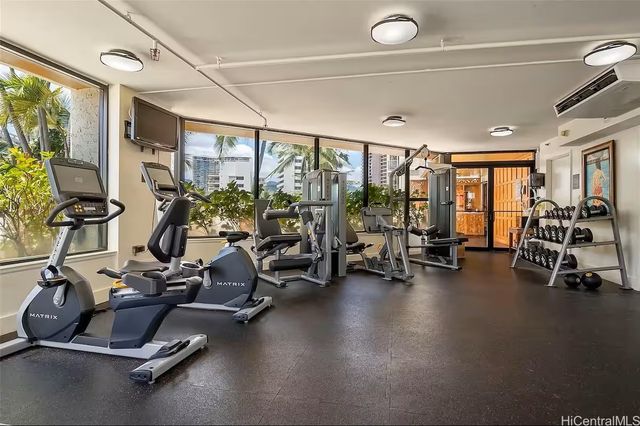2045 Kalakaua Avenue 519, Honolulu, HI 96815