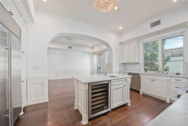 558 Hillgreen Drive 207, Beverly Hills, CA 90212