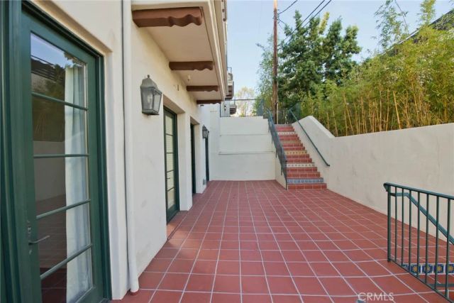 558 Hillgreen Drive 207, Beverly Hills, CA 90212
