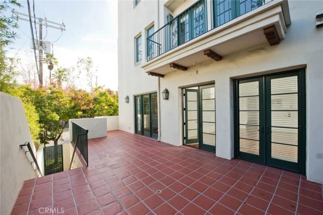 558 Hillgreen Drive 207, Beverly Hills, CA 90212