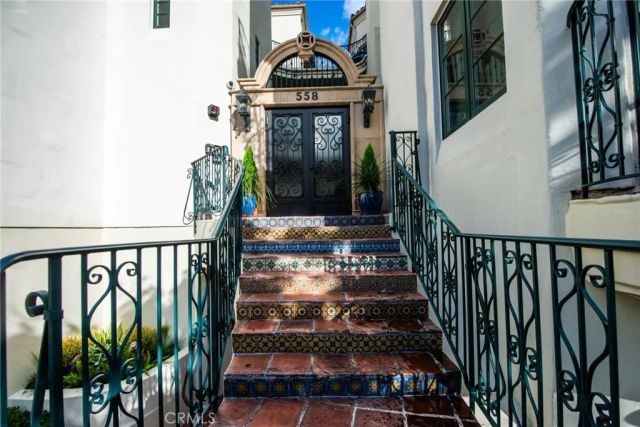 558 Hillgreen Drive 207, Beverly Hills, CA 90212