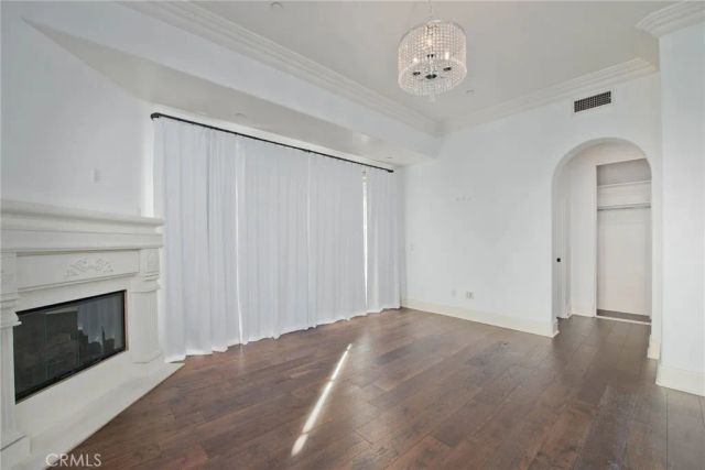 558 Hillgreen Drive 207, Beverly Hills, CA 90212
