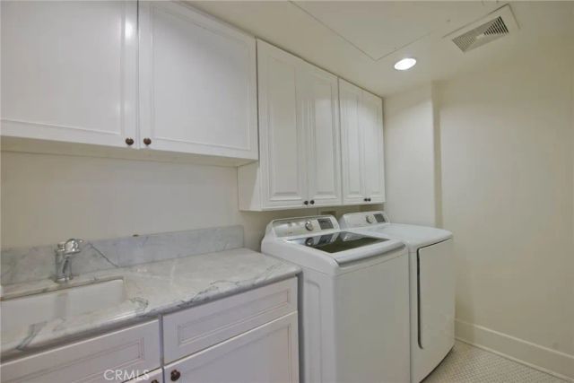 558 Hillgreen Drive 207, Beverly Hills, CA 90212