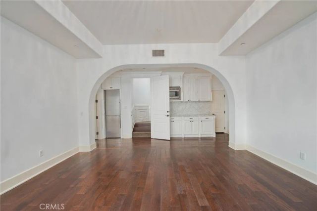 558 Hillgreen Drive 207, Beverly Hills, CA 90212