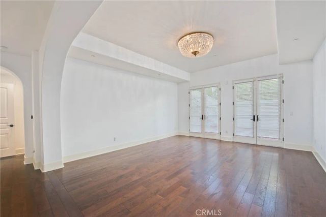 558 Hillgreen Drive 207, Beverly Hills, CA 90212