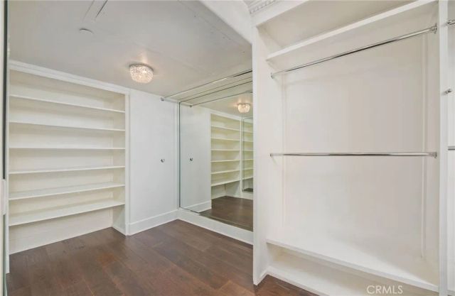 558 Hillgreen Drive 207, Beverly Hills, CA 90212