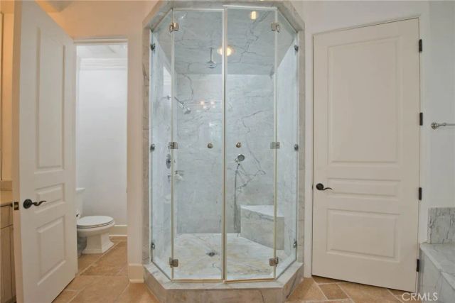 558 Hillgreen Drive 207, Beverly Hills, CA 90212