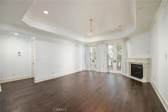 558 Hillgreen Drive 207, Beverly Hills, CA 90212