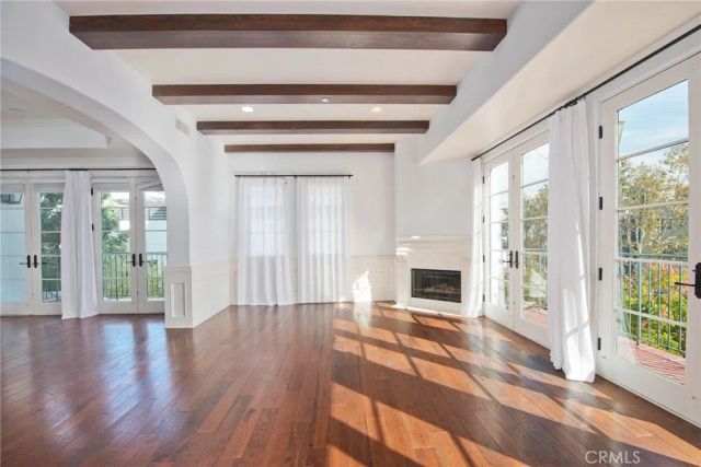 558 Hillgreen Drive 207, Beverly Hills, CA 90212