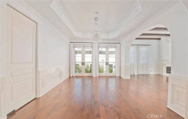 558 Hillgreen Drive 207, Beverly Hills, CA 90212