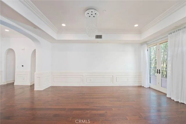 558 Hillgreen Drive 207, Beverly Hills, CA 90212