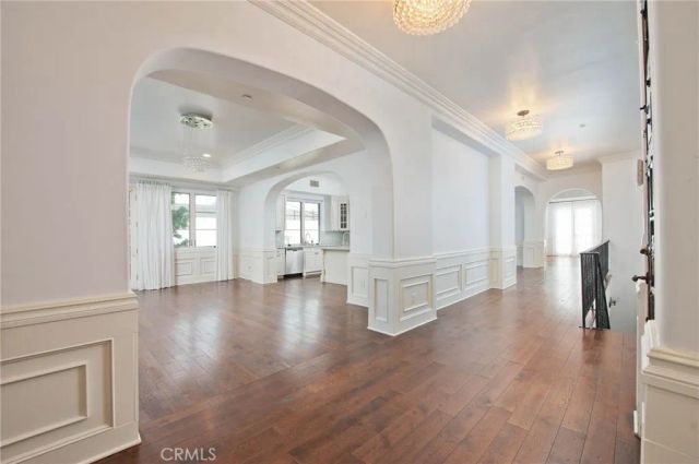 558 Hillgreen Drive 207, Beverly Hills, CA 90212